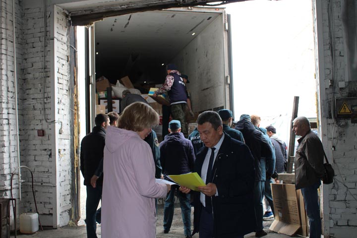 Из Хакасии в ЛНР отправился гуманитарный груз
